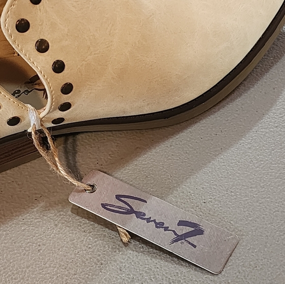 Seven Antonio Bootie 2035 White Studded Western Ankle Boots Size 9 - Picture 10 of 11